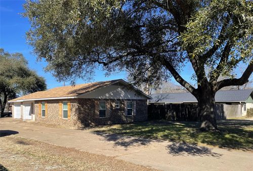 212 S 10th Ave, Teague, TX, 75860-1906 | Card Image