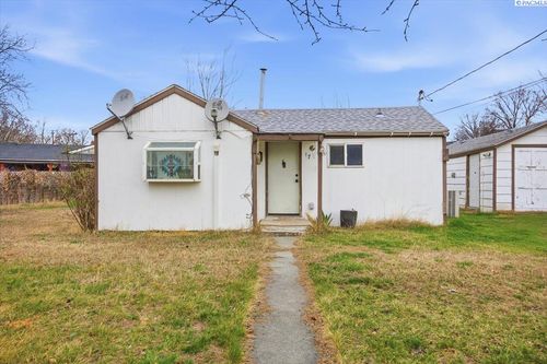17 E 13th Ave, Kennewick, WA, 99337-5308 | Card Image