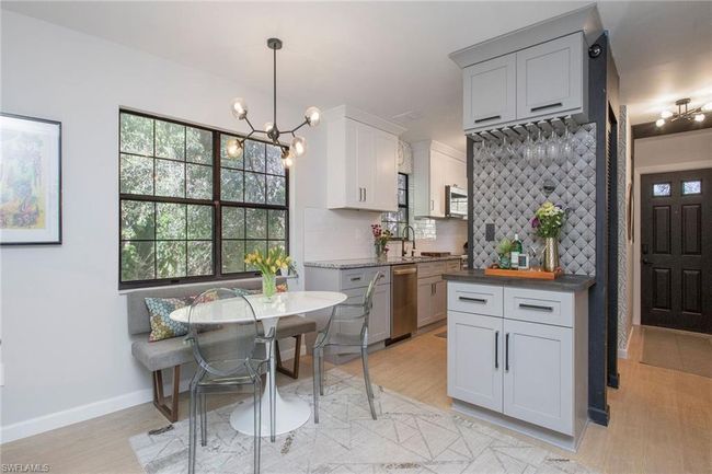 L201 - 5238 Treetops Dr, Condo with 2 bedrooms, 2 bathrooms and null parking in NAPLES FL | Image 5