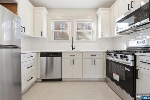 28 State St, Bloomfield, NJ, 07003-3282 | Card Image