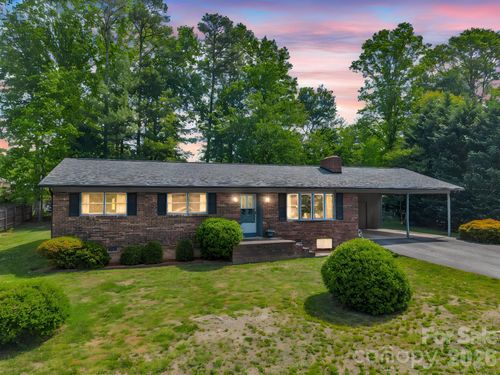 121 Greenfield Ln, Hendersonville, NC, 28792-2419 | Card Image
