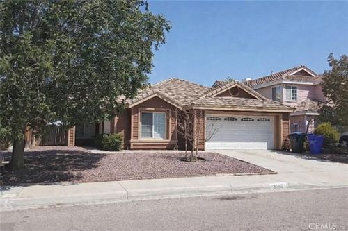 16283 Salinas St, Victorville, CA, 92394-1594 | Card Image