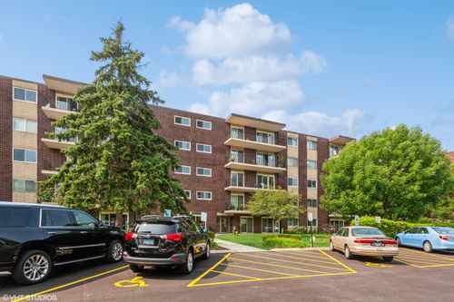 20c-5300 Walnut Ave, Downers Grove, IL, 60515-4122 | Card Image