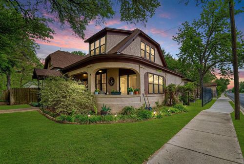 300 Mills St, Smithville, TX, 78957-1525 | Card Image