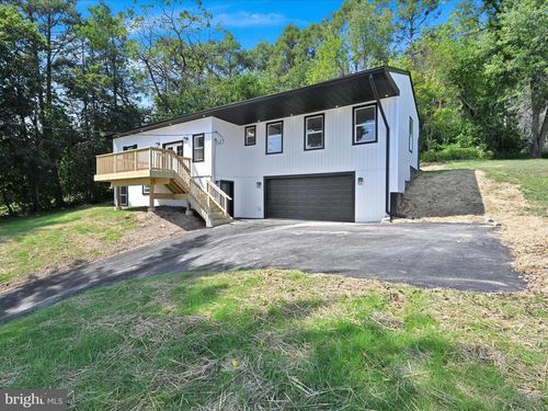 1056 W Leesport Rd, LEESPORT, PA, 19533-9325 | Card Image