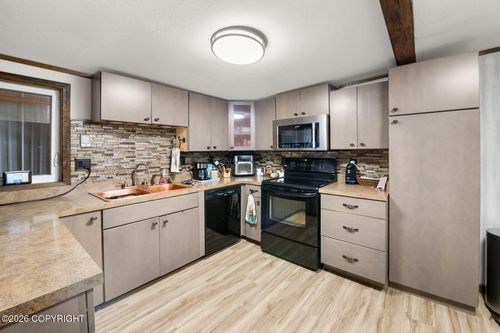 21315 Scenic Dr, Chugiak, AK, 99567-5218 | Card Image