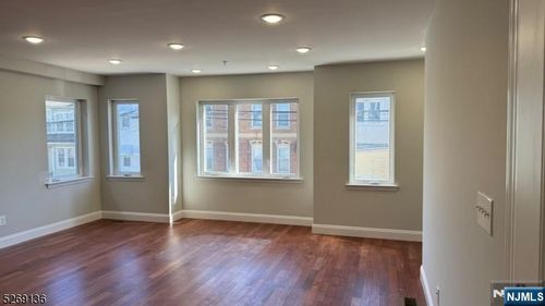 562 11th Street, Newark, NJ, 07107 | Card Image