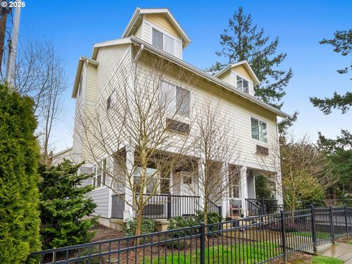 138 Ne 109th Ave, Portland, OR, 97220-3209 | Card Image