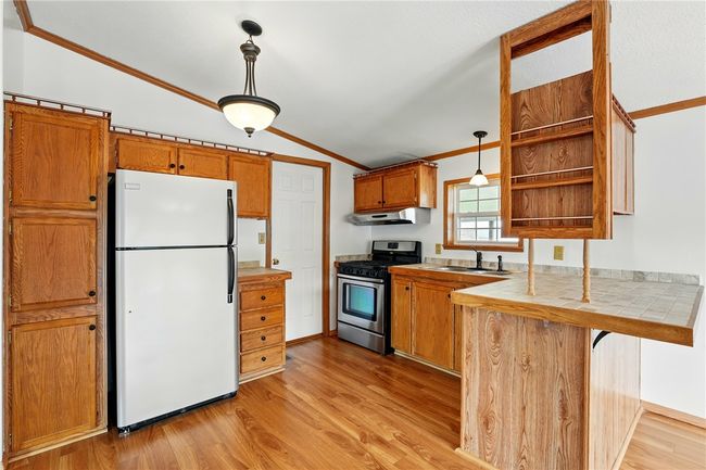 STOVE, REFRIGERATOR, DISHWASHER INCLUDED | Image 5