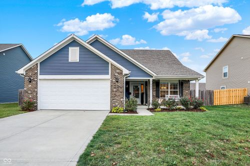 562 N Wyndstone Way, Fortville, IN, 46040-1399 | Card Image