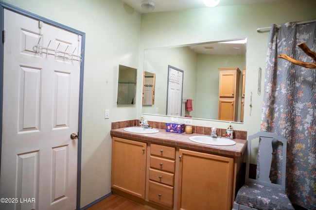 Master Bedroom / Dual Sinks | Image 20