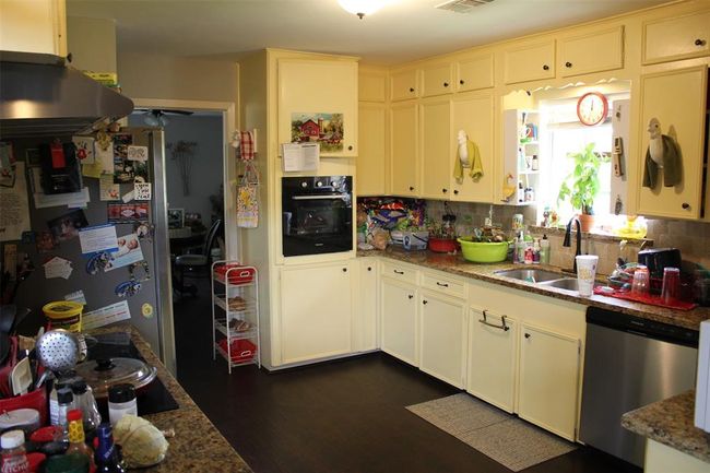 206 Riverside St, House other with 3 bedrooms, 3 bathrooms and null parking in Highlands TX | Image 10