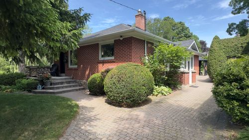 40 Kennedy St E, Aurora, ON, L4G1C1 | Card Image