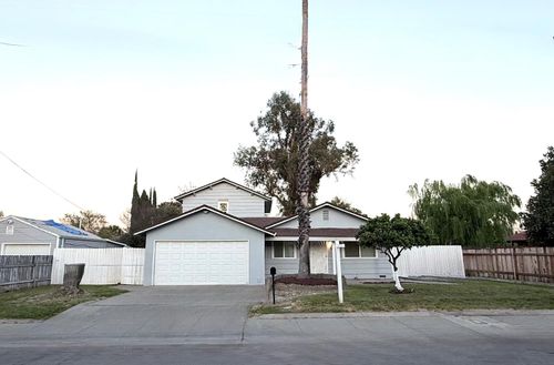 2832 American Ave, Sacramento, CA, 95833-2230 | Card Image