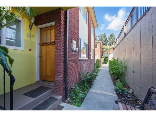 927 Ne 68th Ave, Portland, OR, 97213-5401 | Card Image
