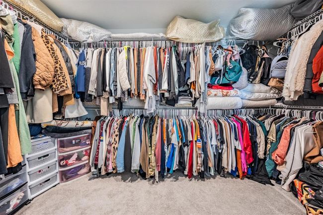 Large Walk-in Closet | Image 10