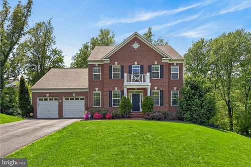 8901 Hargrove Ct, FAIRFAX, VA, 22031-1481 | Card Image