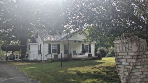 104 Davis Rd, Livingston, TN, 38570-8937 | Card Image