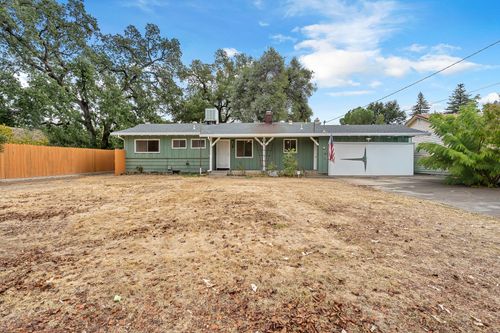 2541 Center Waverly Ave, Redding, CA, 96001-5318 | Card Image