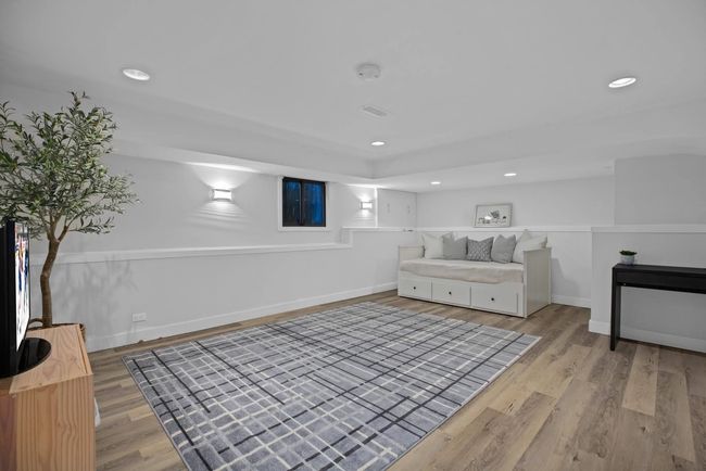 722 E 17th St, House other with 3 bedrooms, 2 bathrooms and 1 parking in North Vancouver BC | Image 13
