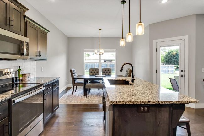 Kitchen/Dining | Image 10