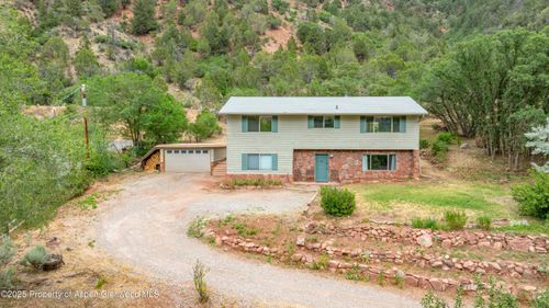 2314 Palmer Ave, Glenwood Springs, CO, 81601-4340 | Card Image