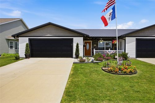 122 Towne Centre Drive, Urbana, IA, 52345 | Card Image