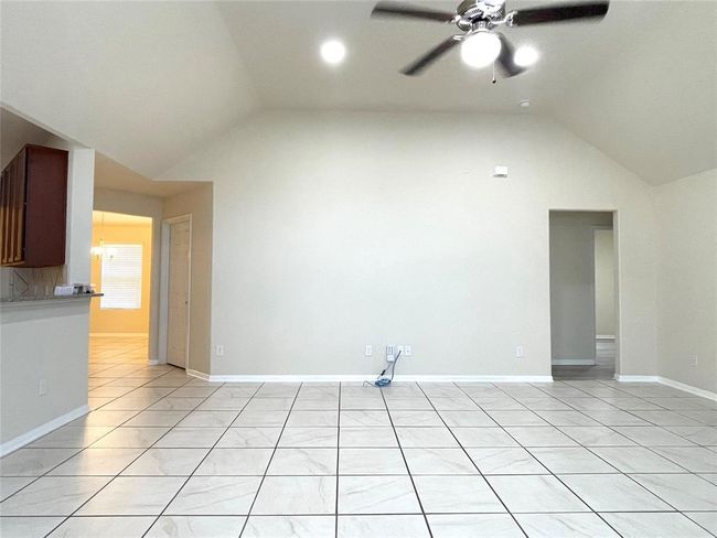 Living Room/Family Room | Image 6