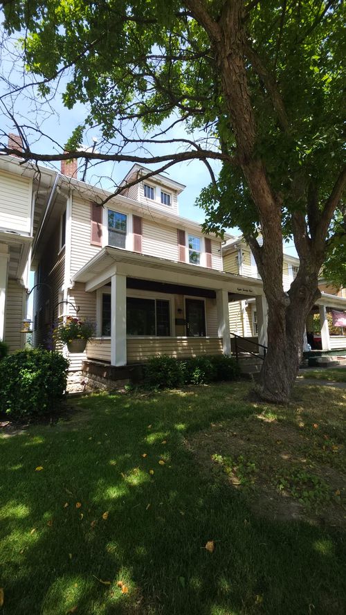 821 7th Ave, Coraopolis, PA, 15108-1735 | Card Image