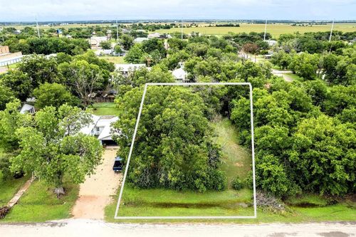 218 Se Front St, Bartlett, TX, 76511 | Card Image