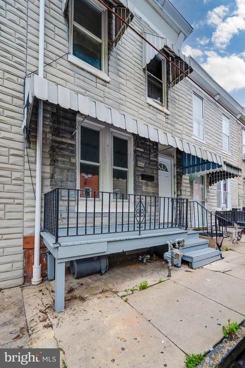 512 Moss St, READING, PA, 19604-2709 | Card Image