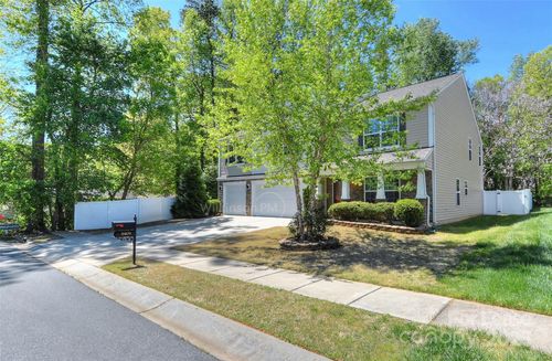 9409 Pond Vista Ct, Charlotte, NC, 28216-6832 | Card Image