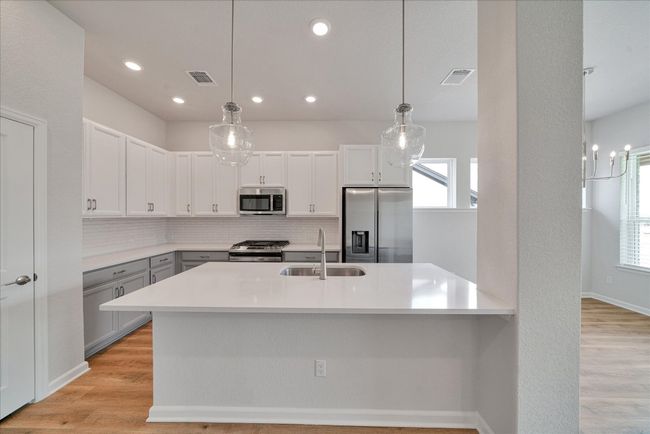147 Cibolo Creek Loop, House other with 3 bedrooms, 2 bathrooms and 4 parking in Bastrop TX | Image 6