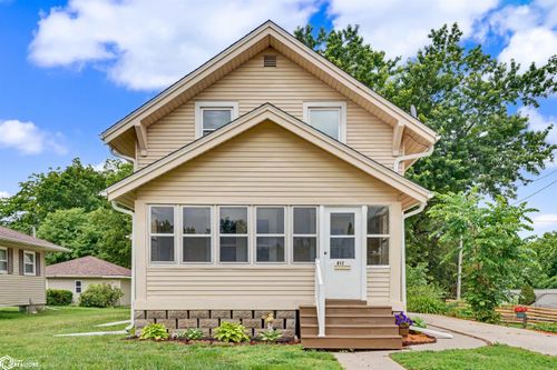 812 N 4th St, Marshalltown, IA, 50158-5514 | Card Image