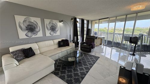 6c-6901 Environ Blvd, Lauderhill, FL, 33319-4241 | Card Image