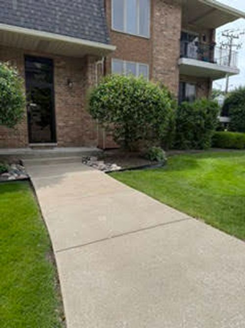 1n-9168 Del Prado Dr, Palos Hills, IL, 60465-5016 | Card Image