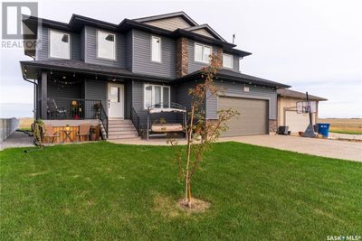 138 Maple Ave, House other with 3 bedrooms, 4 bathrooms and null parking in Grand Coulee SK | Image 2