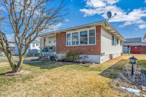 405 17th Ave, Scranton, PA, 18504-2209 | Card Image