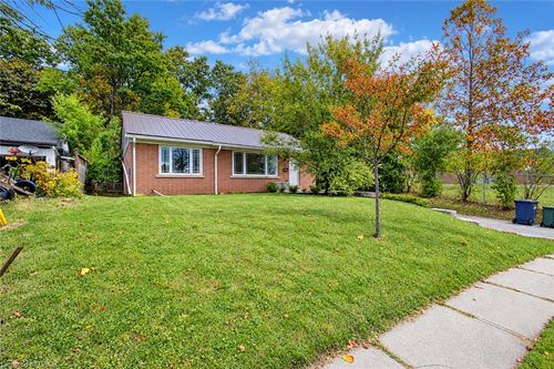 15 Dumbarton St, Guelph, ON, N1E3T4 | Card Image