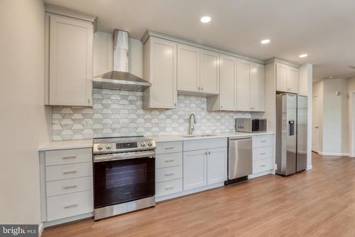 200-210 E Boscawen St, WINCHESTER, VA, 22601-4783 | Card Image
