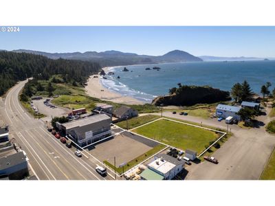 267 6 Th St, House other with 4 bedrooms, 3 bathrooms and 22 parking in PortOrford OR | Image 2