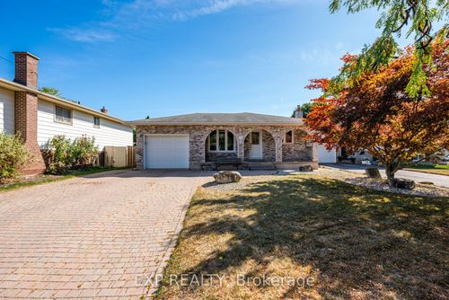 494 Scott St, Saint Catharines, ON, L2M3X2 | Card Image