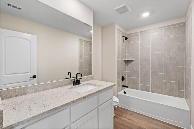 Full Bathroom | Image 8