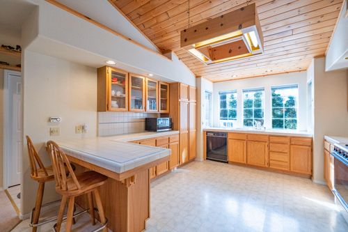 489 Sunset Ln, Willow Creek, CA, 95573-9330 | Card Image