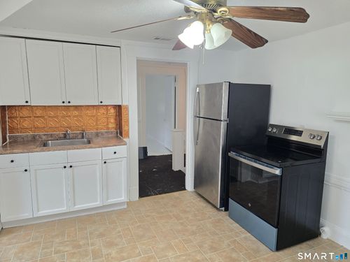 2-103 Capen St, Windsor, CT, 06095-3104 | Card Image