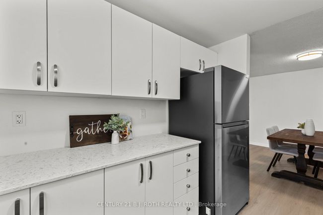 9 Evergreen Crt, Condo with 3 bedrooms, 3 bathrooms and 1 parking in Barrie ON | Image 13
