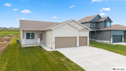 16013 Isabella St, Bennington, NE, 68007-5193 | Card Image