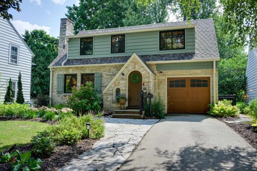 321 Kensington Dr, Madison, WI, 53704-5940 | Card Image