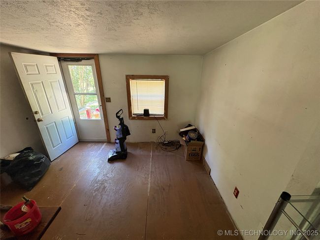 living room | Image 17