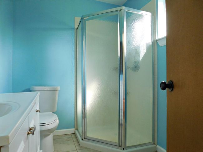 Bathroom in annex | Image 18